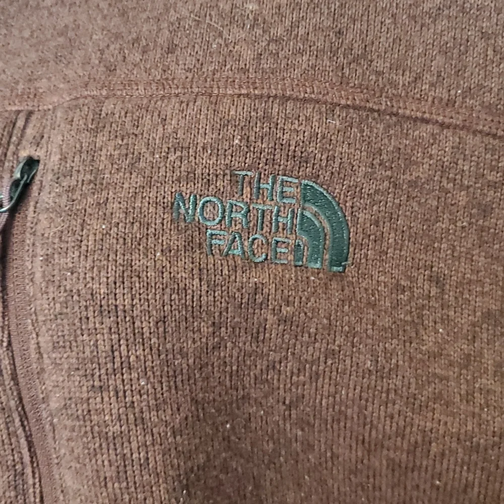 The North Face fleece burgundy half zip long sleeve men size L